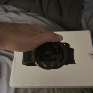 Gucci men’s used gg 32-34 men’s belt.
